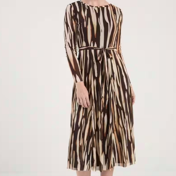 Sandra Darren Dresses & Skirts - Sandra Darren Brown and Cream Printed Tie-Waist Midi Dress
